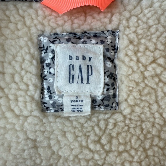 Baby GAP Floral Quilted Vest Girls Size 5 Coral Trim Gold Zip - Picture 4 of 4